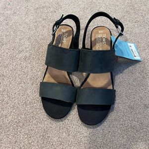 Tom’s wedge sandals